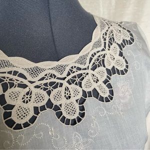 Vintage white linen Hanano top with embroidered details & back buttons